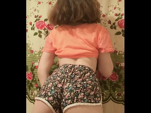 ❤️ Seksi mlada beba skida kratke hlačice pred kamerom ❌ Porno video kod nas ﹏